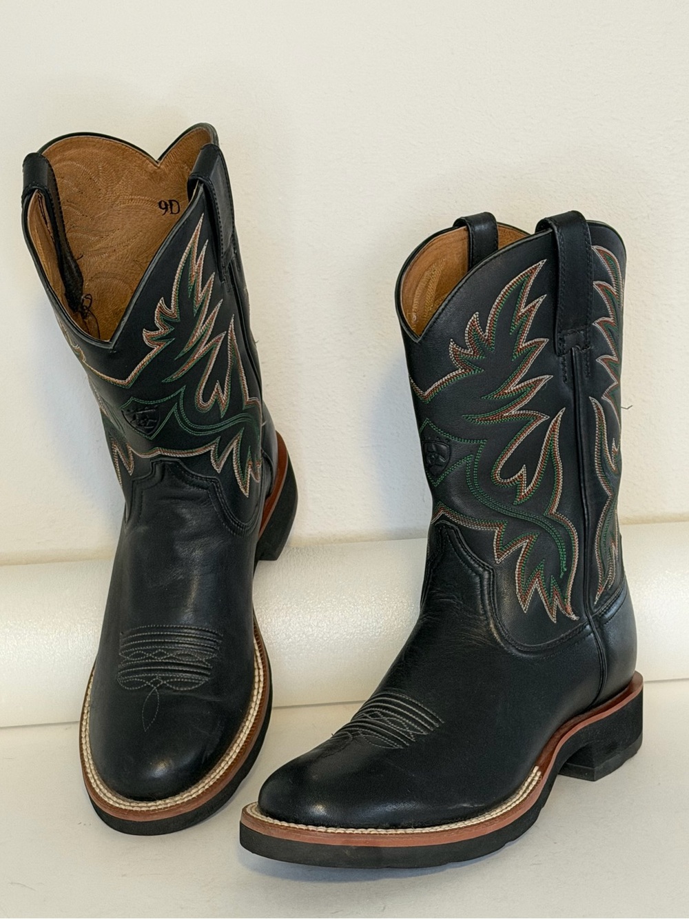 Ariat Men's Tombstone Black Leather Cowboy Boots 9D Style 7901 - Like New!
